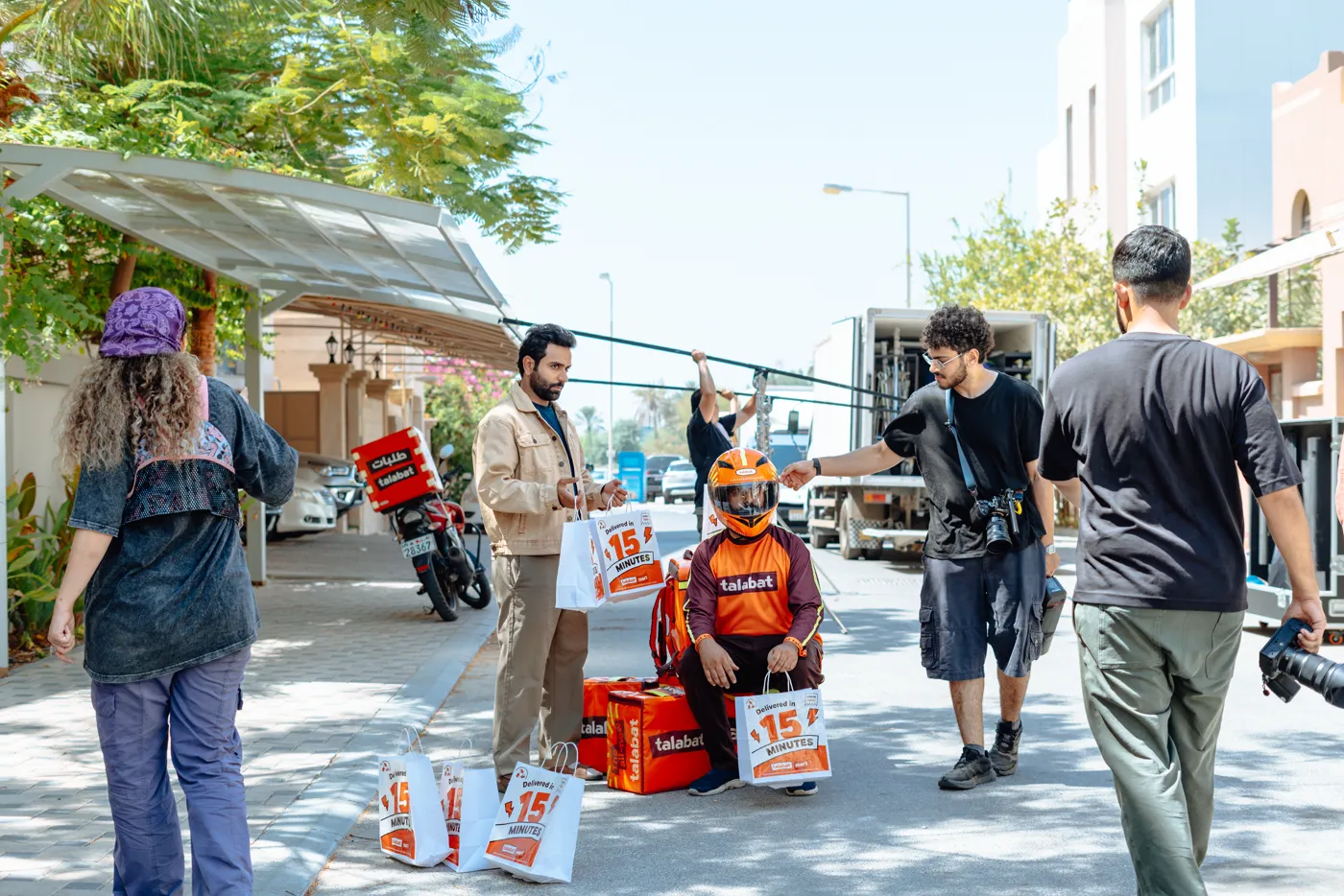 Tmart 15-minute campaign props and rider on set